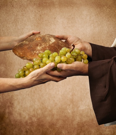 Jesus gives bread and grapes